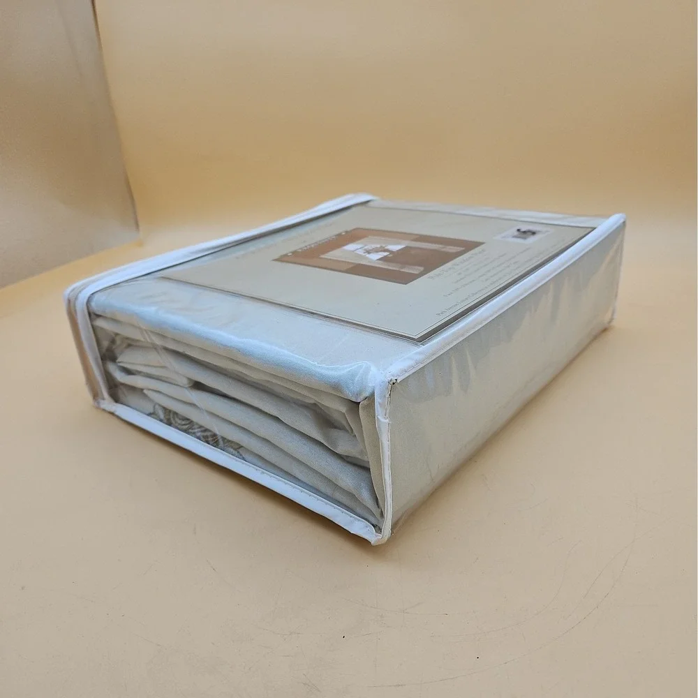 Park Avenue Luxury Collection Exquisit Window Panels with Tie Backs Light Green